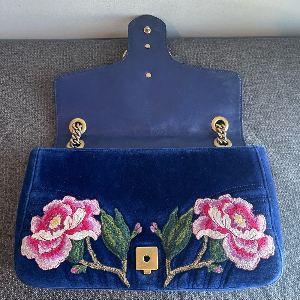 Gucci Blue Quilted Velvet Embroidered MODERN Medium Marmont Bag - Preowned - Picture 3 of 16